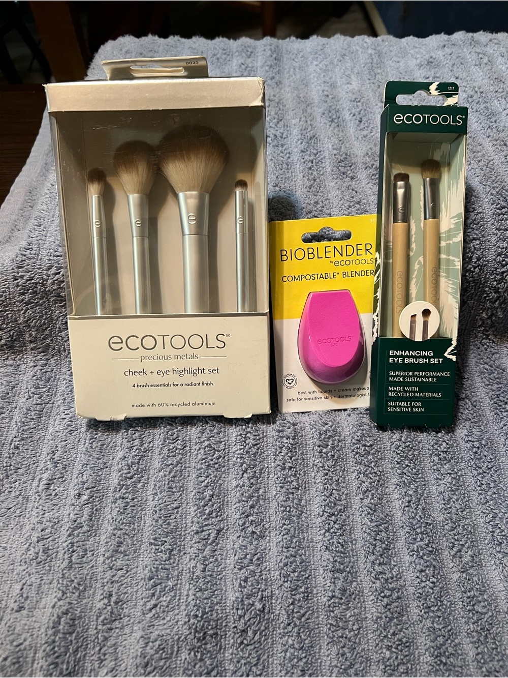 Bundle Of Ecotools Makeup Brushes.